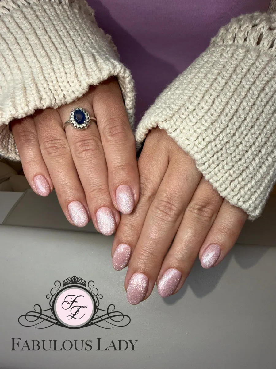 Naturalny manicure hybrydowy