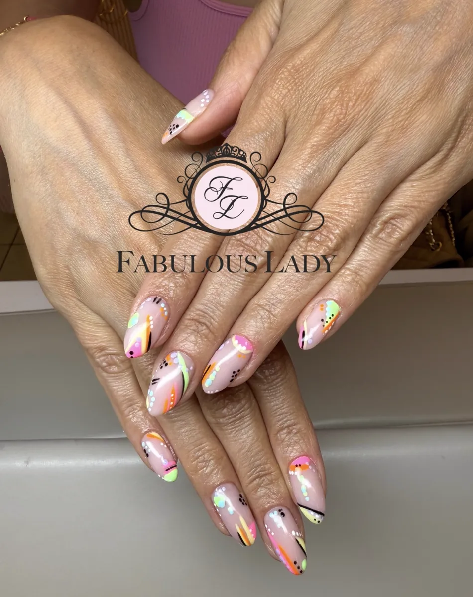 Manicure z abstrakcyjnym, neonowym zdobieniem