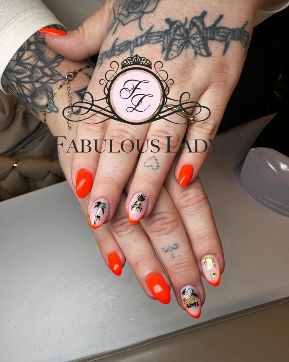 Pomarańczowy manicure ze zdobieniem na Halloween