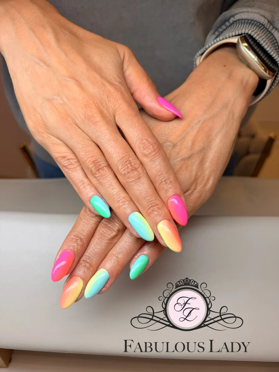 Kolorowy manicure hybrydowy